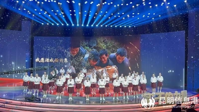 【校园动态】开云足球合唱团荣登“张桂梅思政大讲堂”歌颂“实干的力量”